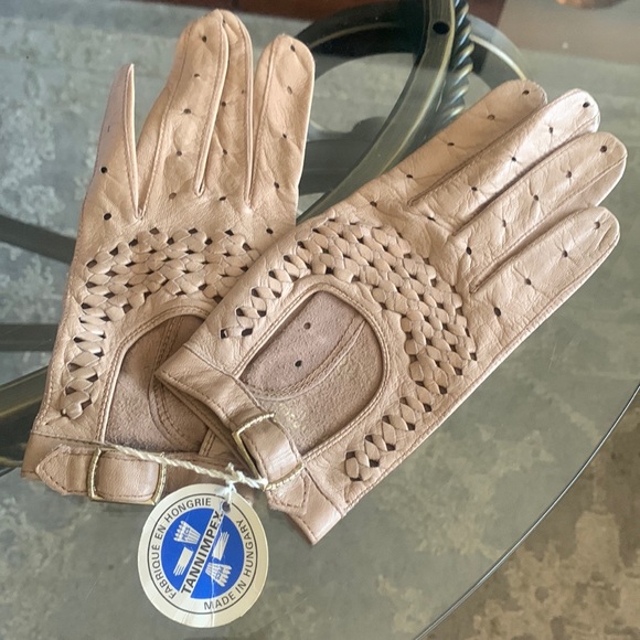 Martin Accessories - Handmade Tan Leather Gloves, Made in Hungary, XS-S, Women’s